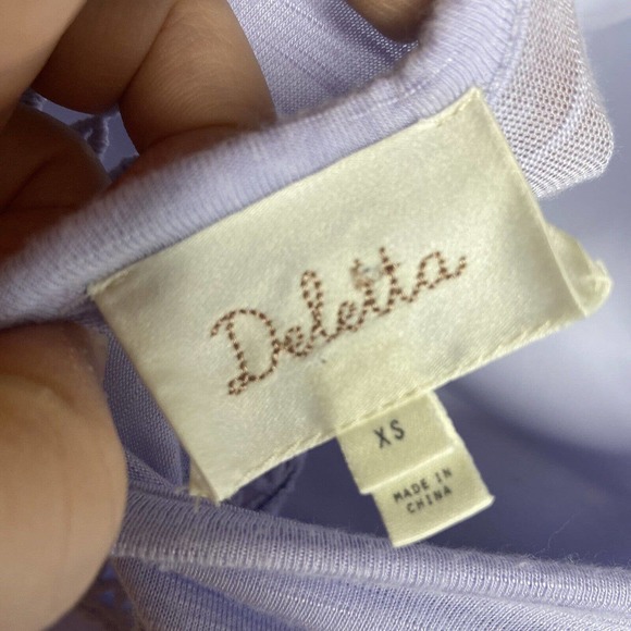 Deletta Women's Eyelet Long Sleeve Shirt Top Size XS Light Purple Curved Hem EUC - Picture 6 of 9